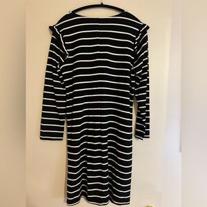 Never worn Old Navy dress with ruffle shoulders